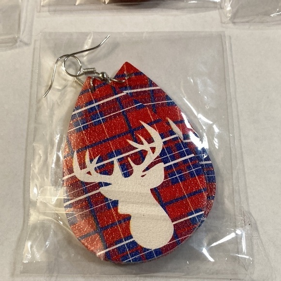 NEW! 7 PAIRS OF BUFFALO CHECK CHRISTMAS DROP/DANGLE FAUX LEATHER EARRINGS - Picture 8 of 13